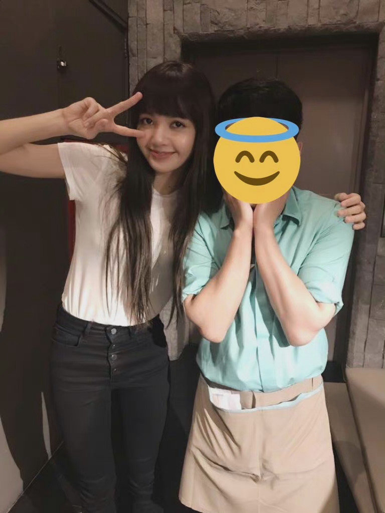 Lisa出道初期旧照有，家人们咱就是说真的很好看啊家人们！__财经头条