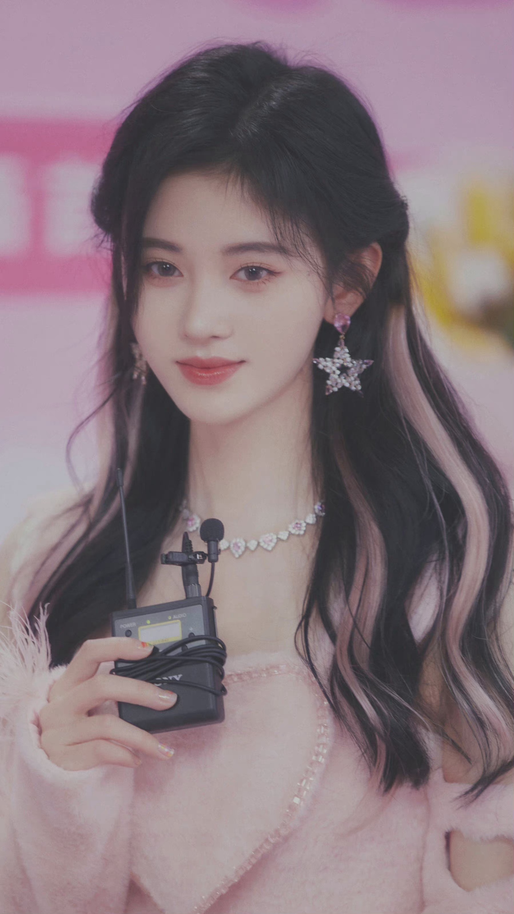 鞠婧祎品牌活动生图好绝呐挑染发色也是爱豆感满满