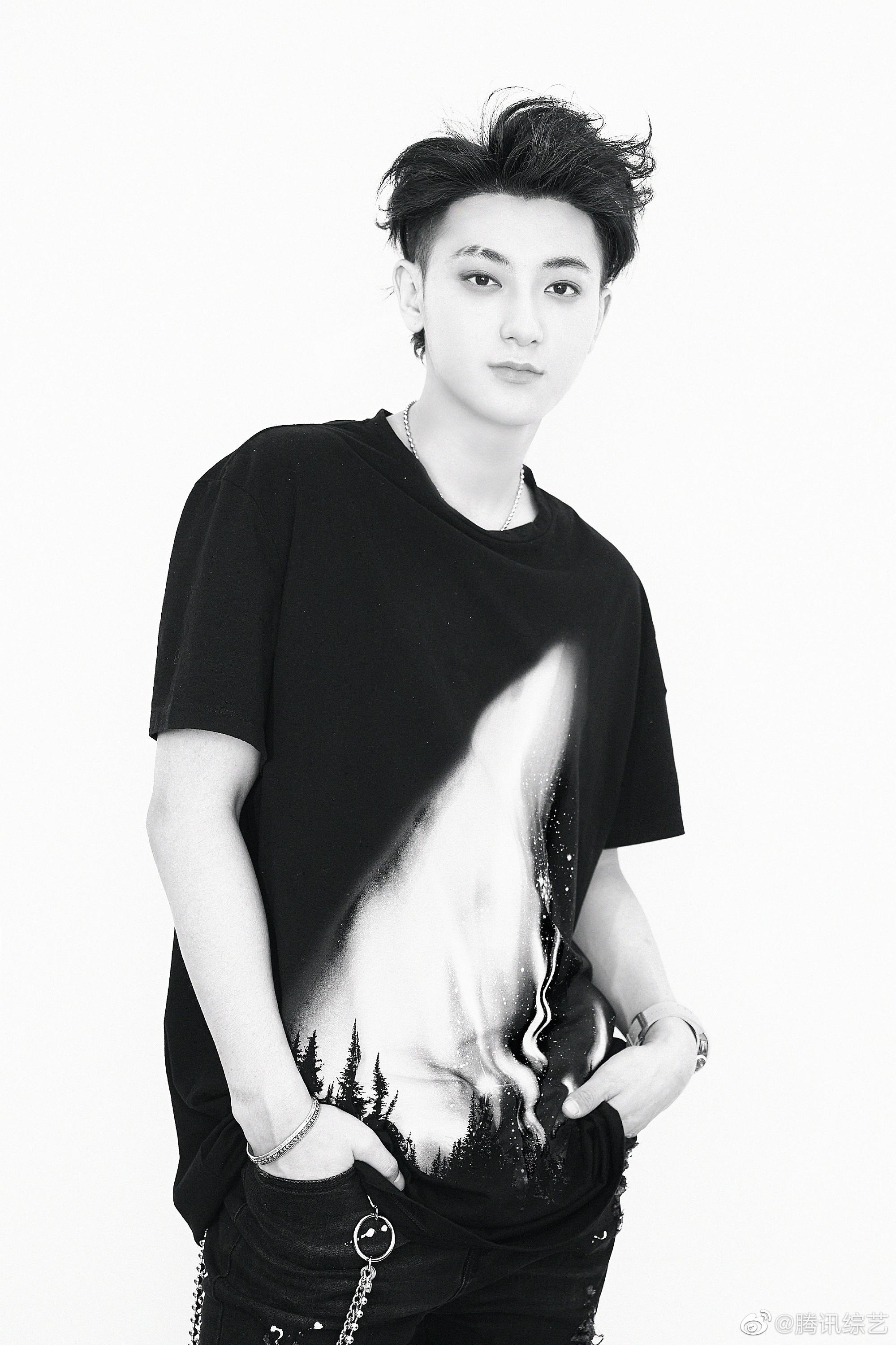 黑白无限想象……|黄子韬_新浪新闻