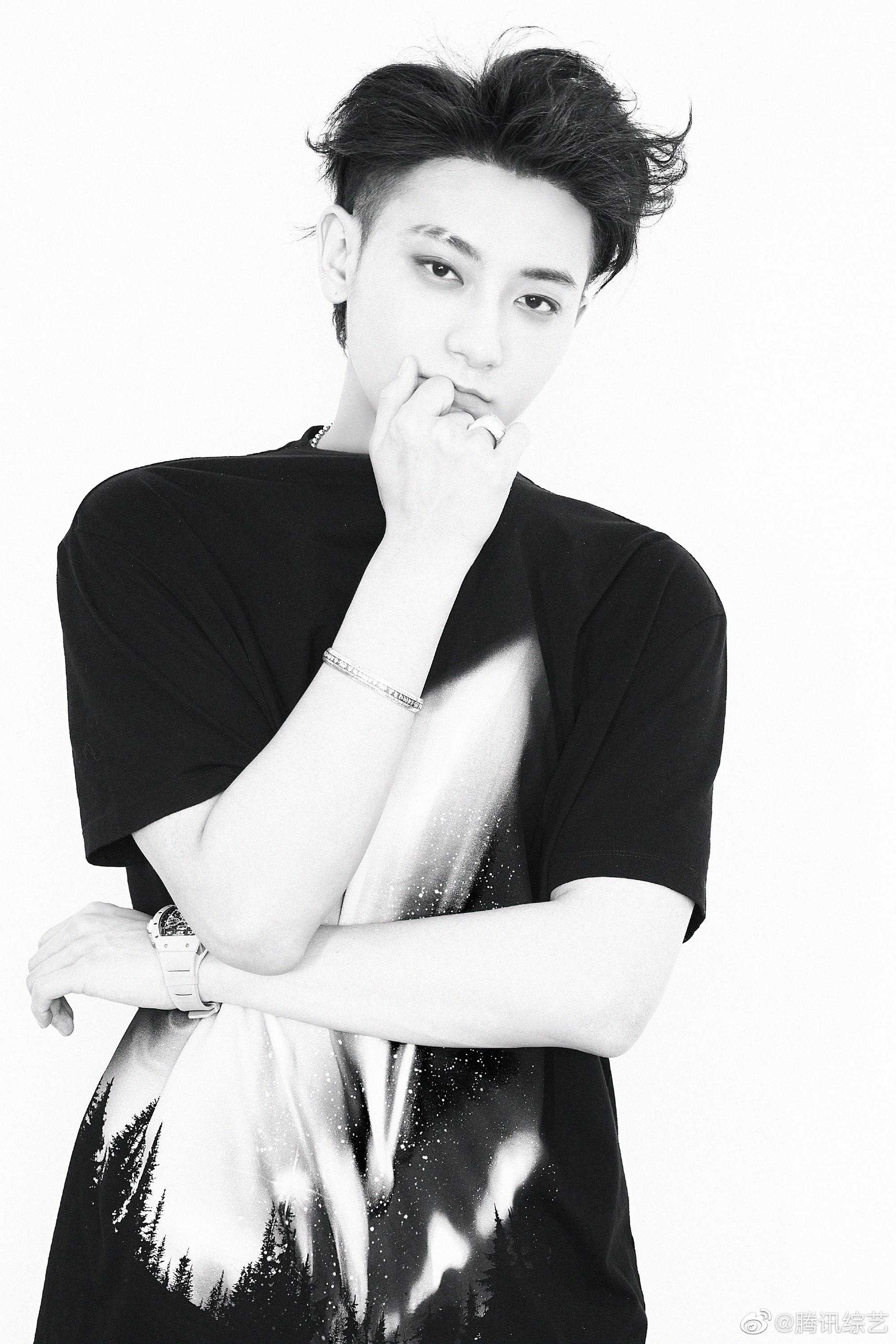 黑白无限想象……|黄子韬_新浪新闻