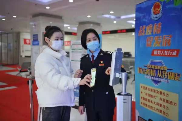 刚结束浦东机场防疫任务，回到家小区又封控，这名上海税务员做出一个决定…休闲区蓝鸢梦想 - Www.slyday.coM