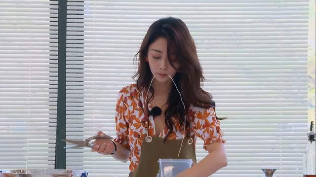 三百六十度曝光女神,又一位女演员走下神坛,却让观众拍手叫好休闲区蓝鸢梦想 - Www.slyday.coM 三百六十度曝光女神,又一位女演员走下神坛,却让观众拍手叫好休闲区蓝鸢梦想 - Www.slyday.coM