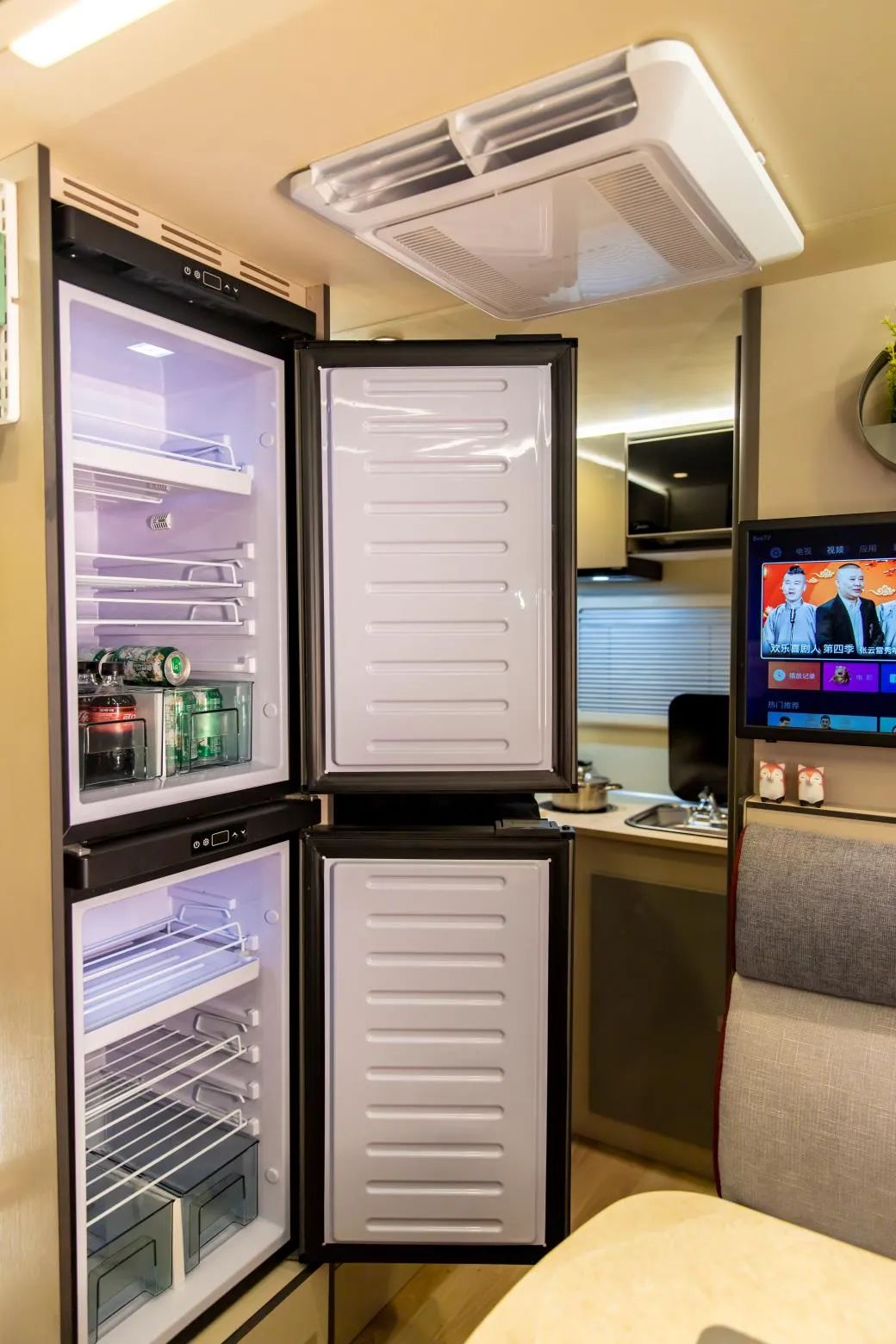 千呼万唤始出来好看又能打的览众自由炮房车抢先看