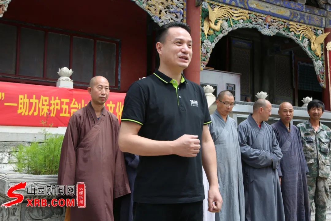 受五台山佛教协会会长昌善法师委托,五台山佛教协会代表,金阁寺住持悟