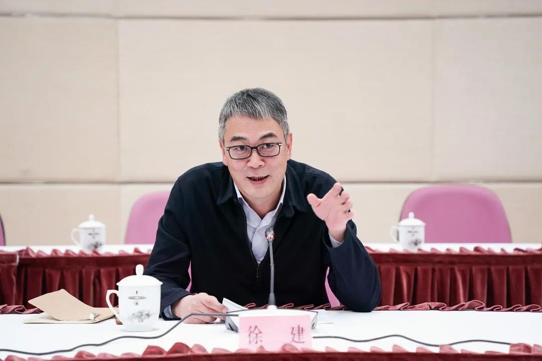 徐建主持召开座谈会,就区第六次党代会报告听取老干部,老同志代表意见