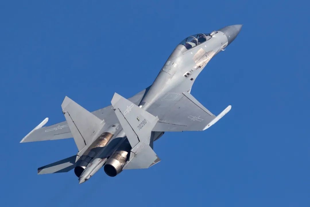 当F16遇到歼16,怎么办?台军少校:四联队每个飞行员都遇到过休闲区蓝鸢梦想 - Www.slyday.coM 当F16遇到歼16,怎么办?台军少校:四联队每个飞行员都遇到过休闲区蓝鸢梦想 - Www.slyday.coM