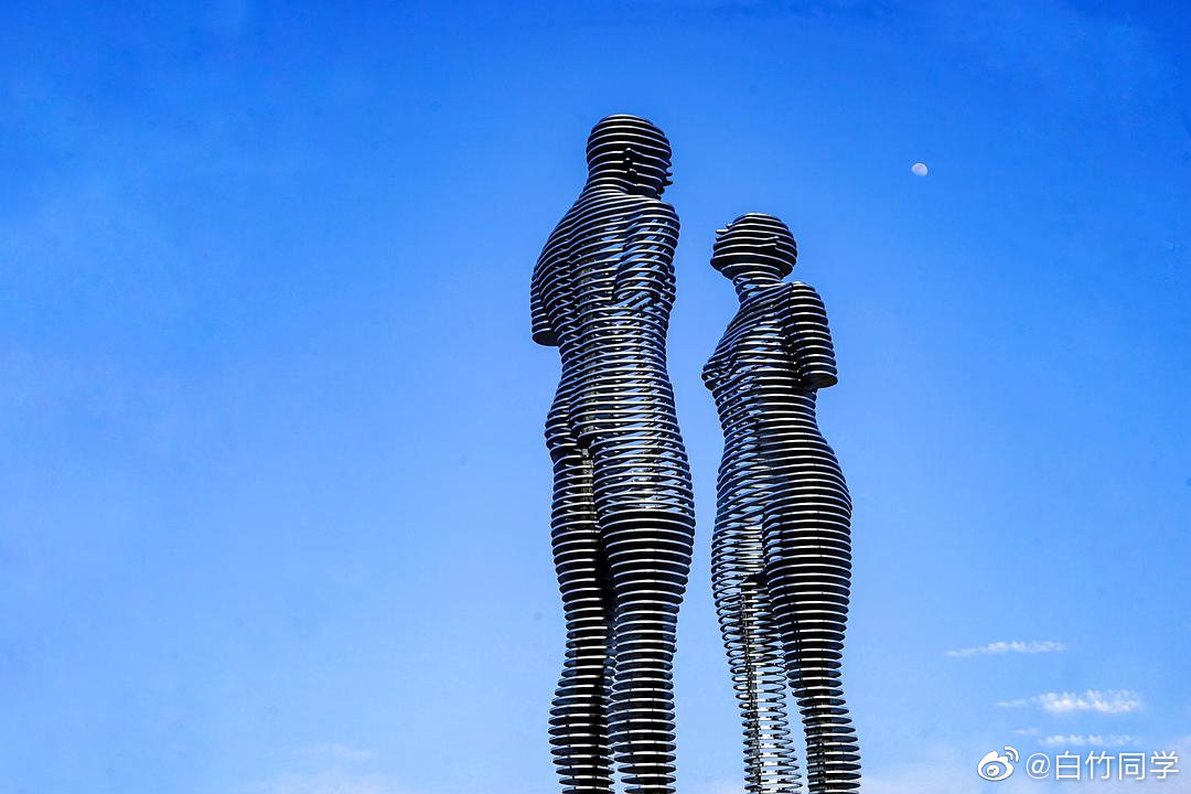 位于格鲁吉亚巴统市海边的钢制雕像「ali__财经头条