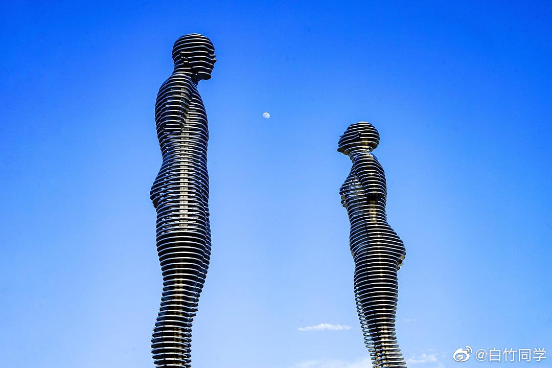 位于格鲁吉亚巴统市海边的钢制雕像「ali__财经头条