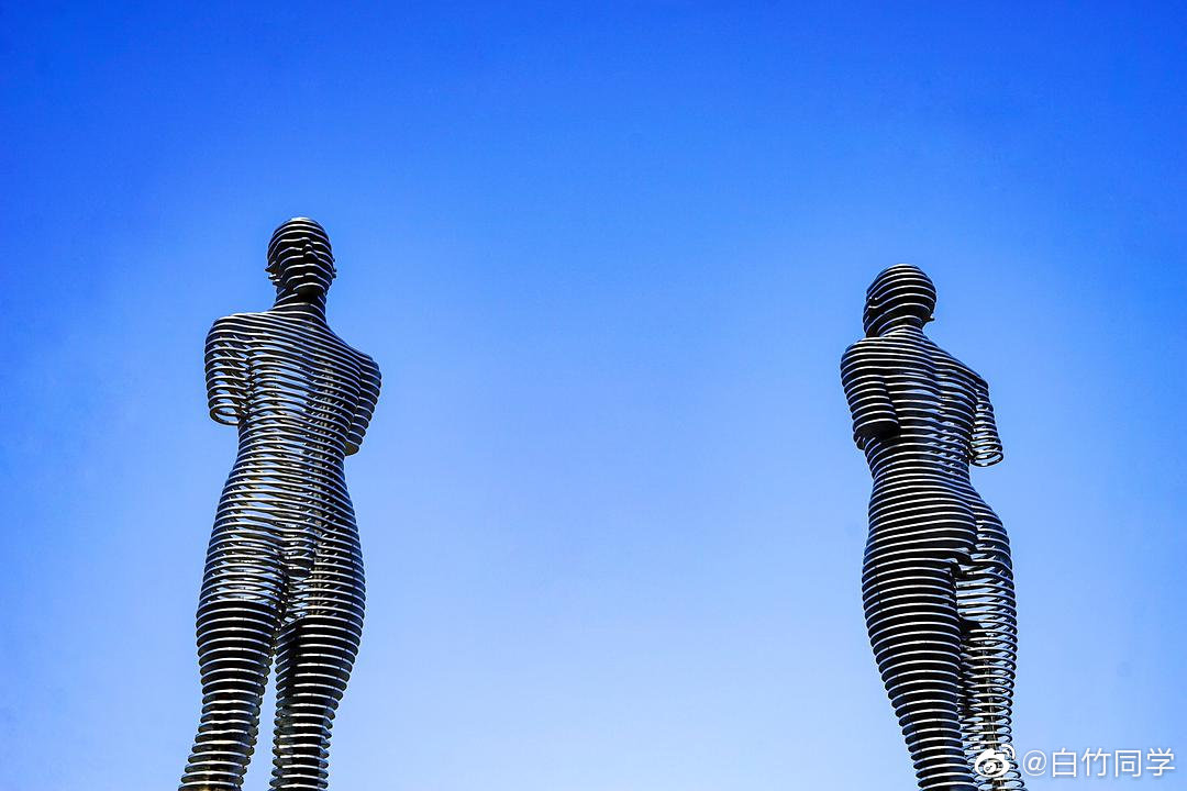 位于格鲁吉亚巴统市海边的钢制雕像「ali__财经头条