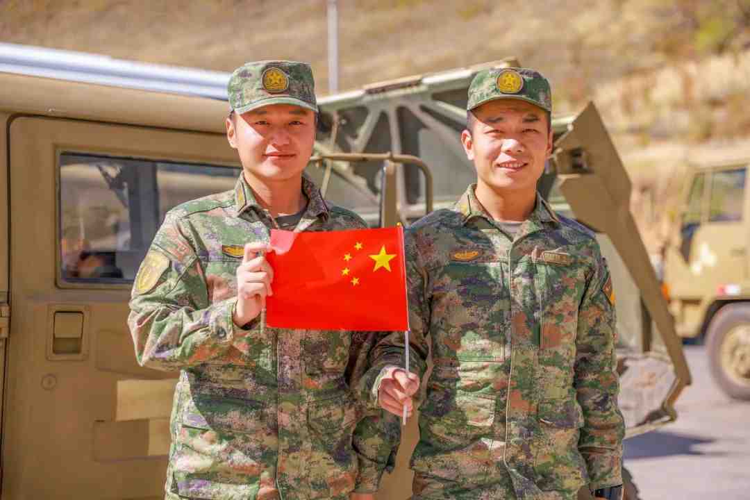 晒晒我与国旗的同框照→休闲区蓝鸢梦想 - Www.slyday.coM