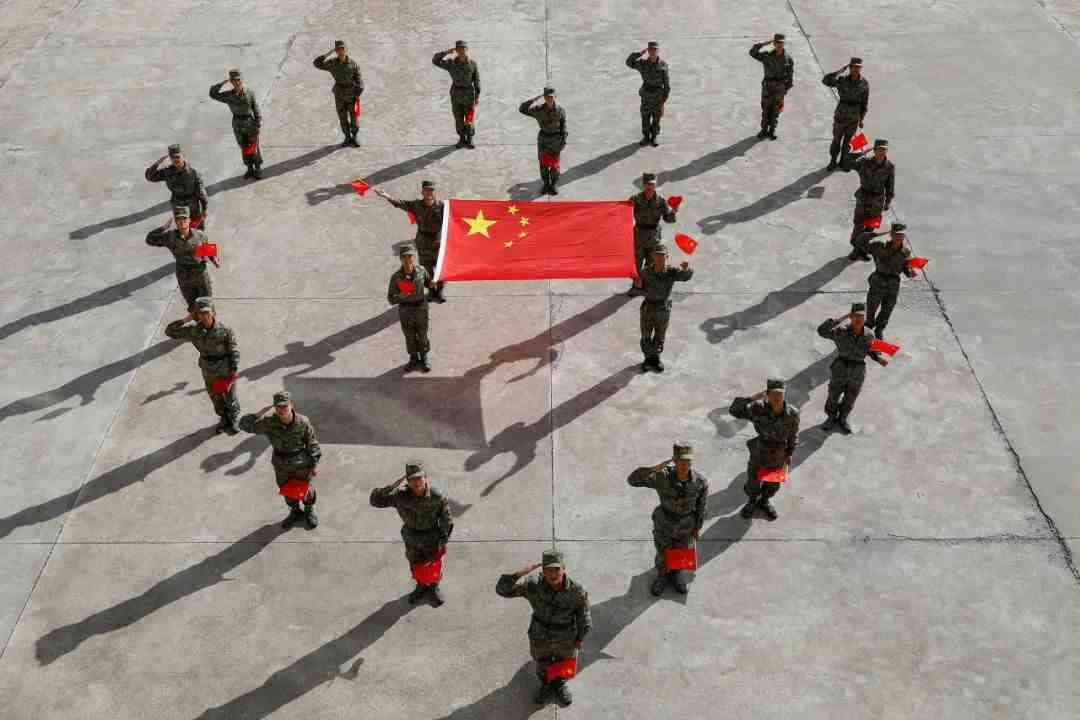 晒晒我与国旗的同框照→休闲区蓝鸢梦想 - Www.slyday.coM