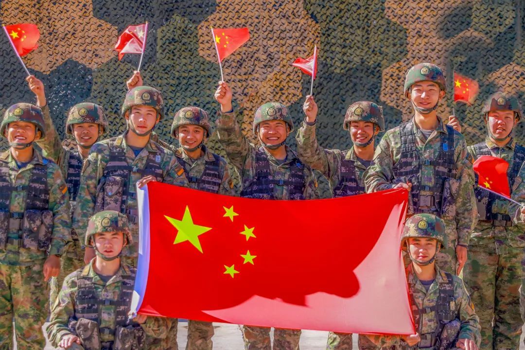 晒晒我与国旗的同框照→休闲区蓝鸢梦想 - Www.slyday.coM