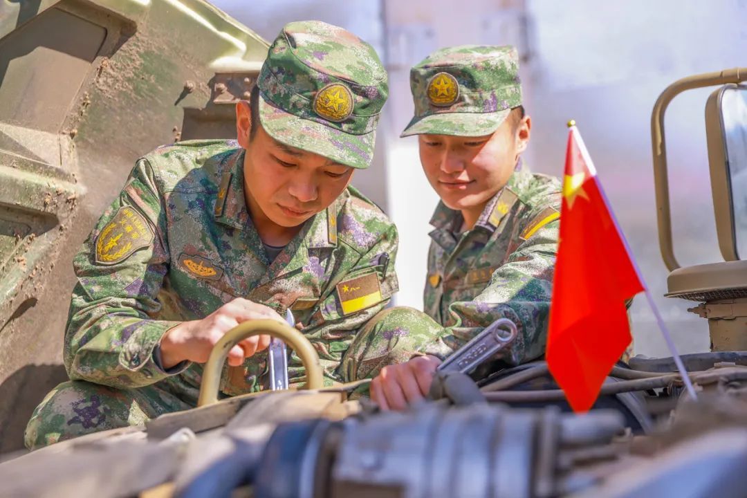 晒晒我与国旗的同框照→休闲区蓝鸢梦想 - Www.slyday.coM