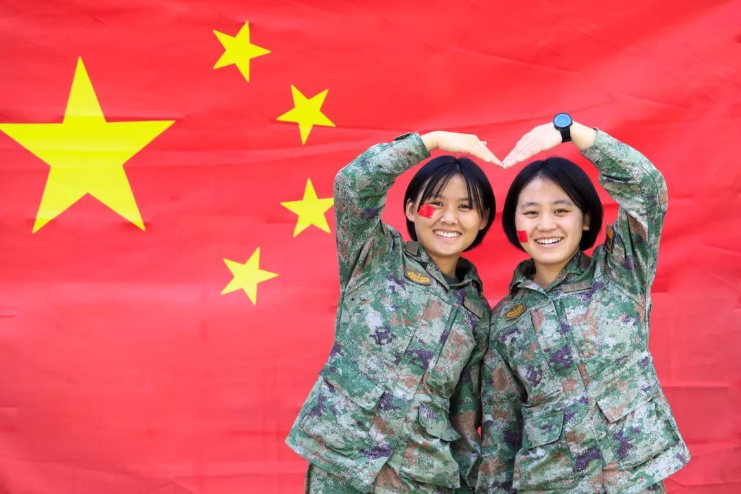 晒晒我与国旗的同框照→休闲区蓝鸢梦想 - Www.slyday.coM