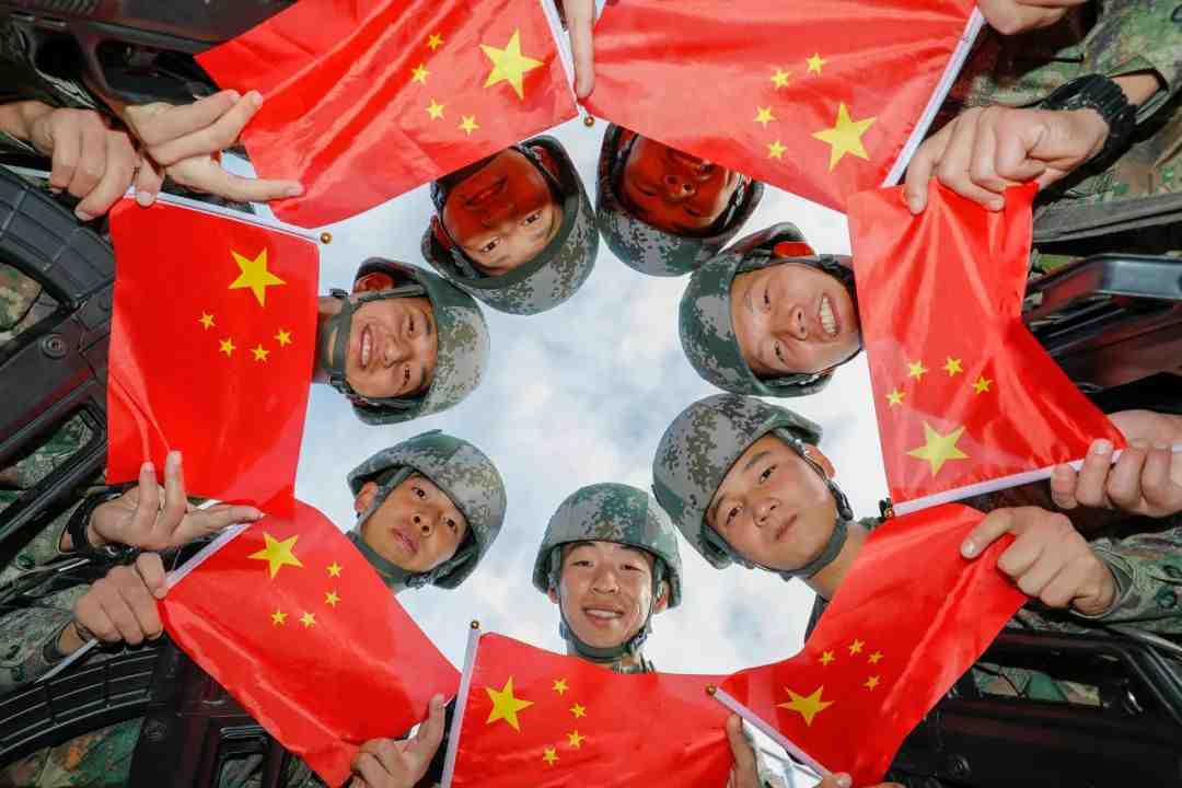 晒晒我与国旗的同框照→休闲区蓝鸢梦想 - Www.slyday.coM