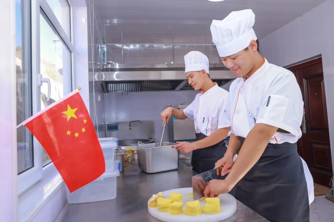 晒晒我与国旗的同框照→休闲区蓝鸢梦想 - Www.slyday.coM