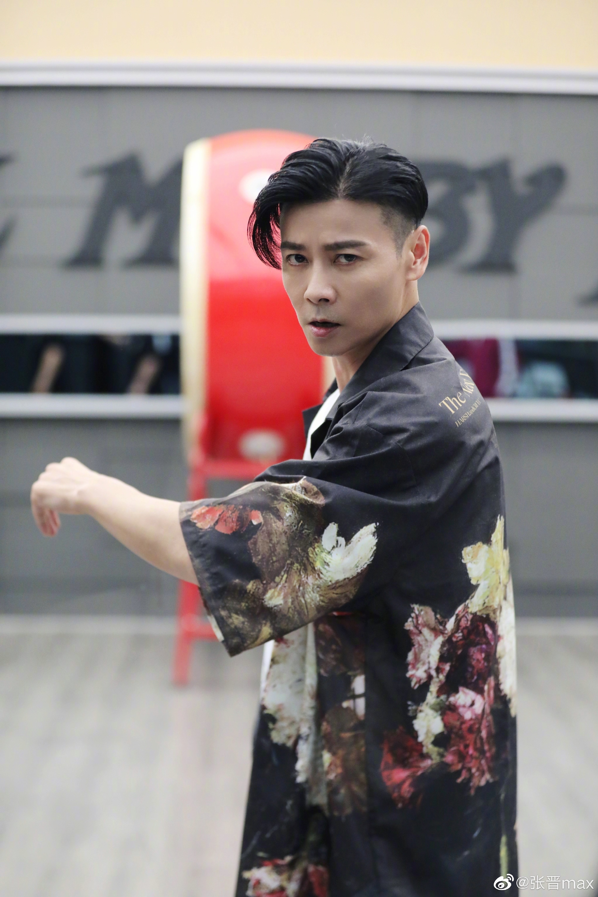 又一次被张晋帅到了,唱跳俱佳,能舞能打能rap……_高清图集_新浪网