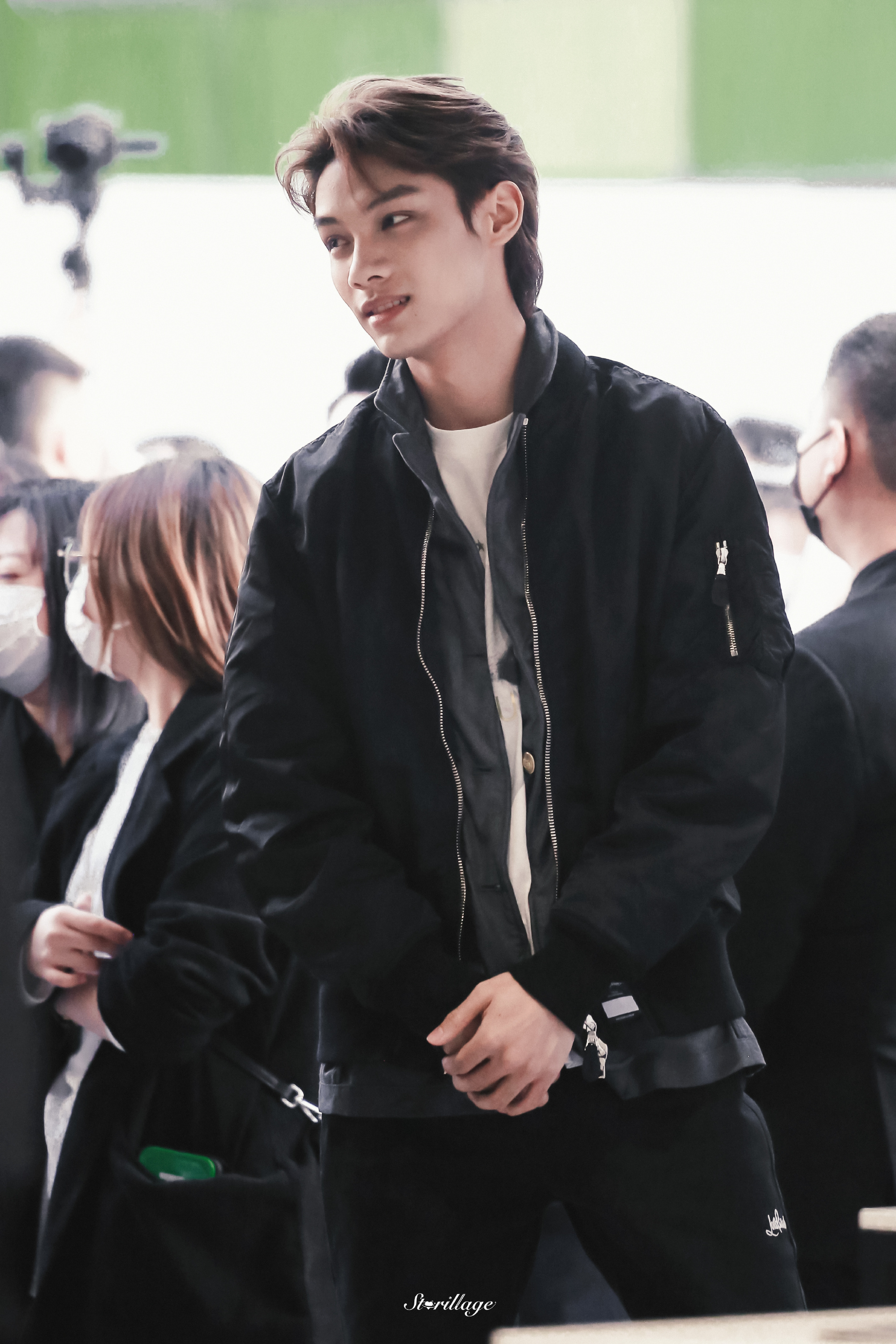 段星星今日品牌活动饭拍黑色运动服 白色内搭,休闲帅气好酷@ixform-段