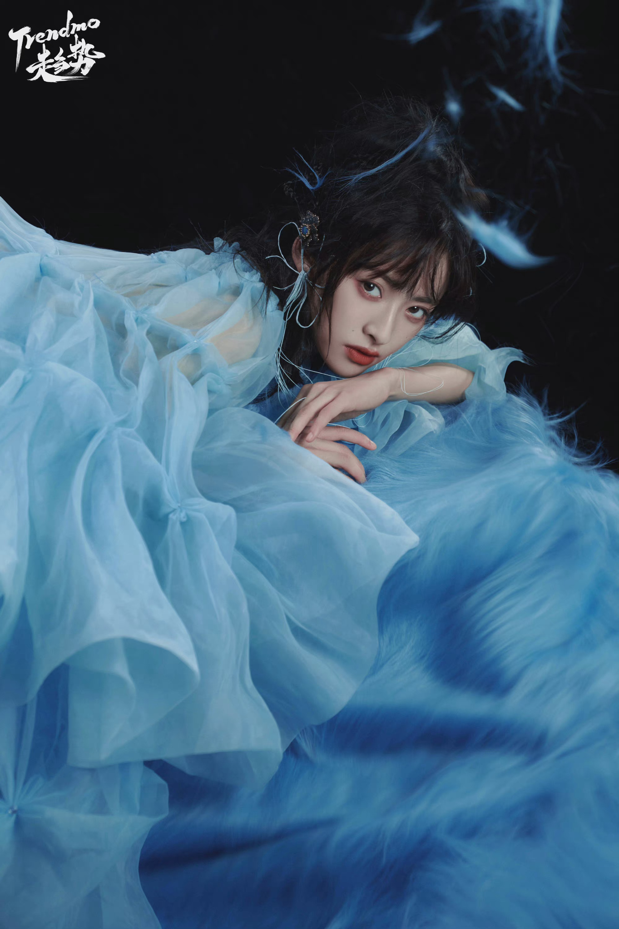 沈月最新大片,泪痕妆还蛮美的,极具表现力,小清新很治愈……__财经