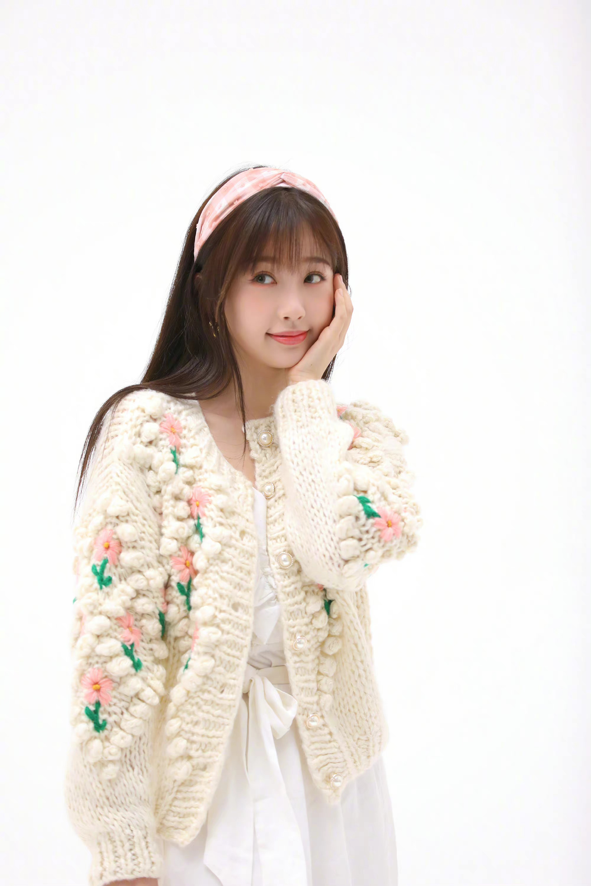 虞书欣在最新的杂志采访中说漂亮就是自己的工作