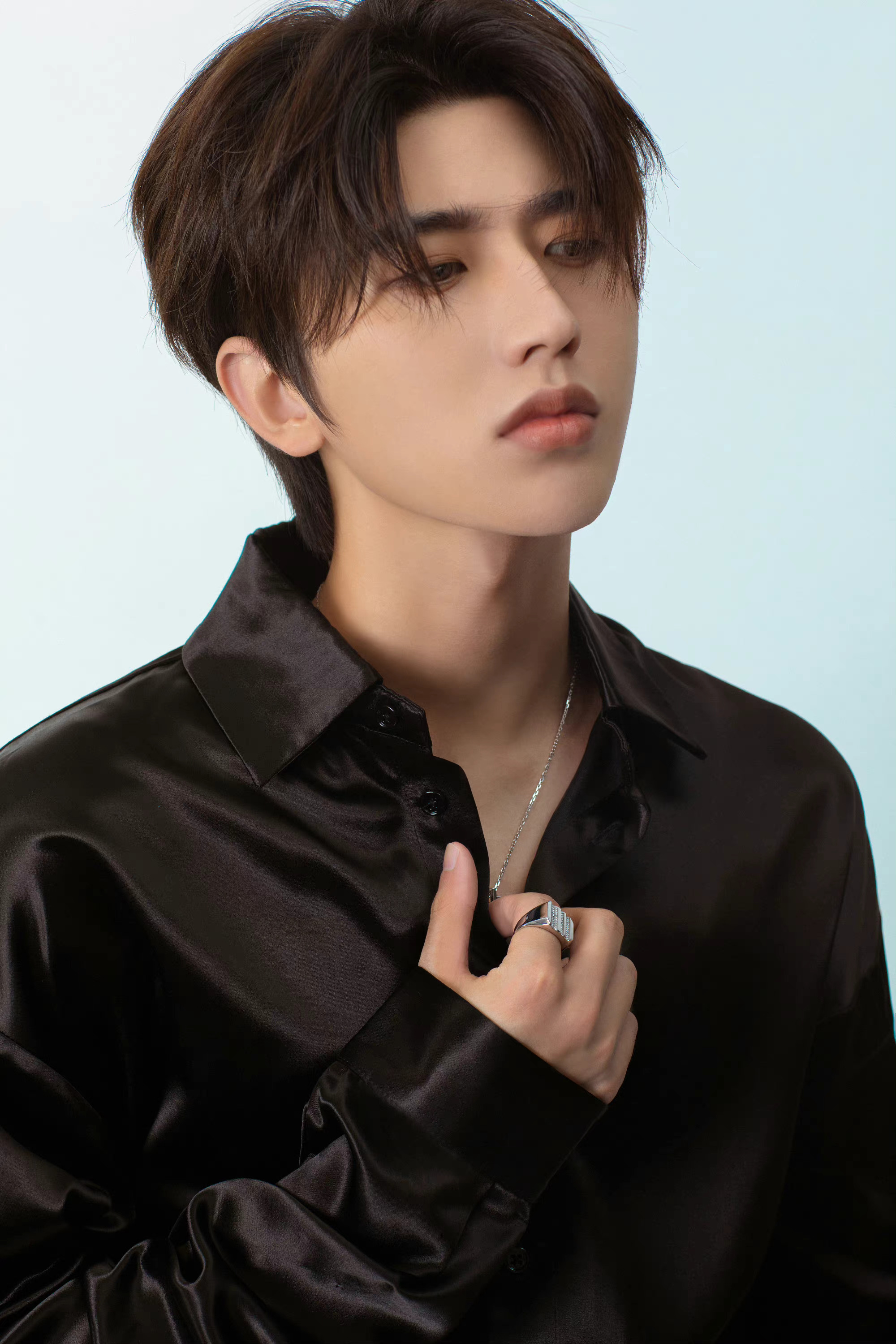 蔡徐坤这个侧颜__财经头条