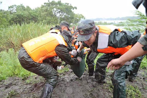 武警江蘇總隊蘇州支隊官兵赴太湖流域抗洪搶險