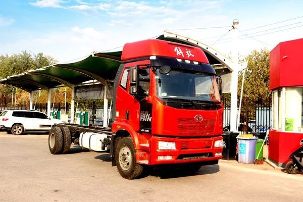 驾驶室整体布局优化实拍一汽解放j6l创富版20载货车卡车之友网