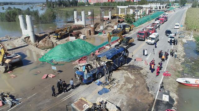 河北大巴坠河事故致14人遇难 河北通勤车坠河瞬间曝光！河北平山大巴坠河事故原因休闲区蓝鸢梦想 - Www.slyday.coM