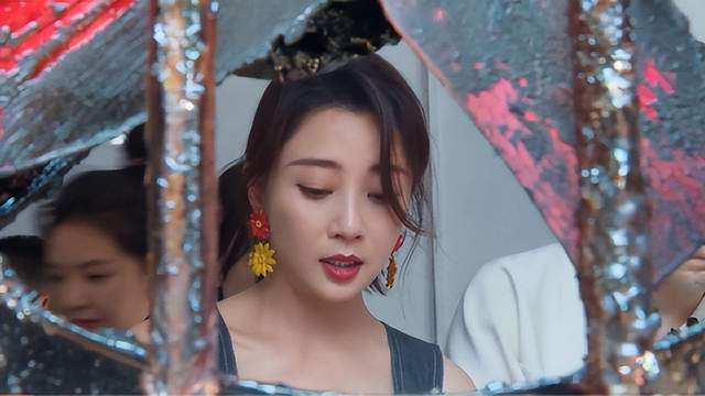 三百六十度曝光女神,又一位女演员走下神坛,却让观众拍手叫好休闲区蓝鸢梦想 - Www.slyday.coM 三百六十度曝光女神,又一位女演员走下神坛,却让观众拍手叫好休闲区蓝鸢梦想 - Www.slyday.coM