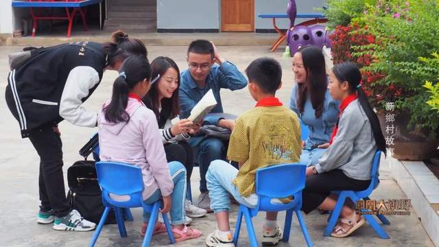 这首中国大山的诗歌“刷屏”美国纽约时代广场,而作者只有14岁休闲区蓝鸢梦想 - Www.slyday.coM 这首中国大山的诗歌“刷屏”美国纽约时代广场,而作者只有14岁休闲区蓝鸢梦想 - Www.slyday.coM