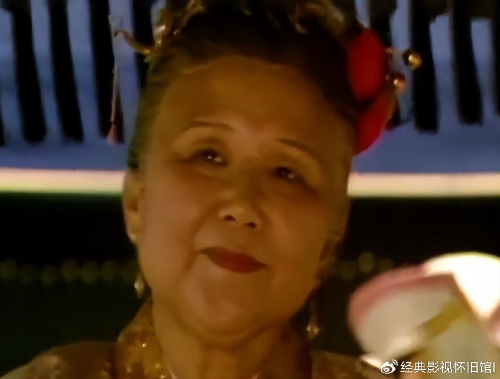 红楼梦:同样是贾母坐轿子,87版雍容华贵,新版像精细鬼接老干娘|西游记|清虚观|画风|明明|衣衫_新浪新闻