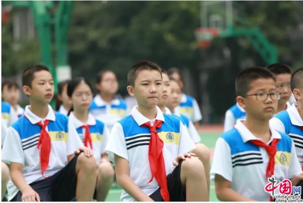 奔跑吧,少年!成都石室联中绿茵场上写铿锵