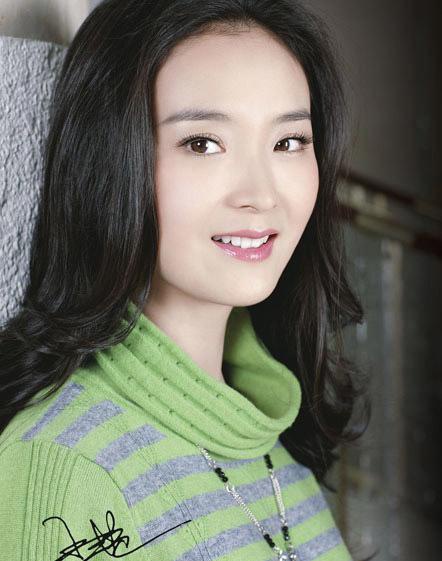 晴格格王艳胖脸发福,与继子王烁相差8岁,大12岁老公很疼她