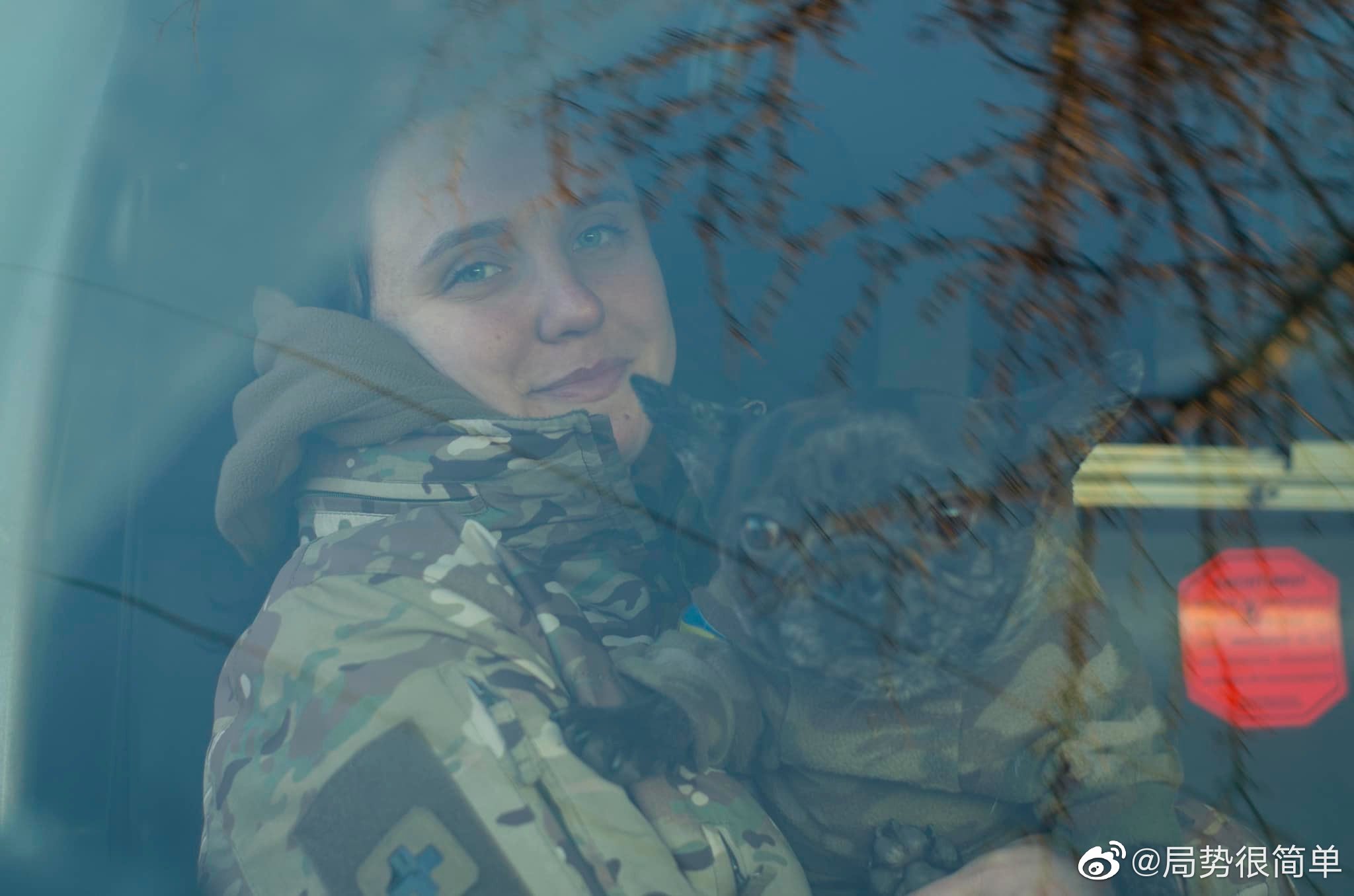 俄28岁漂亮“女兵”走红，被网友误以为是乌克兰人，“太完美了”-今日头条