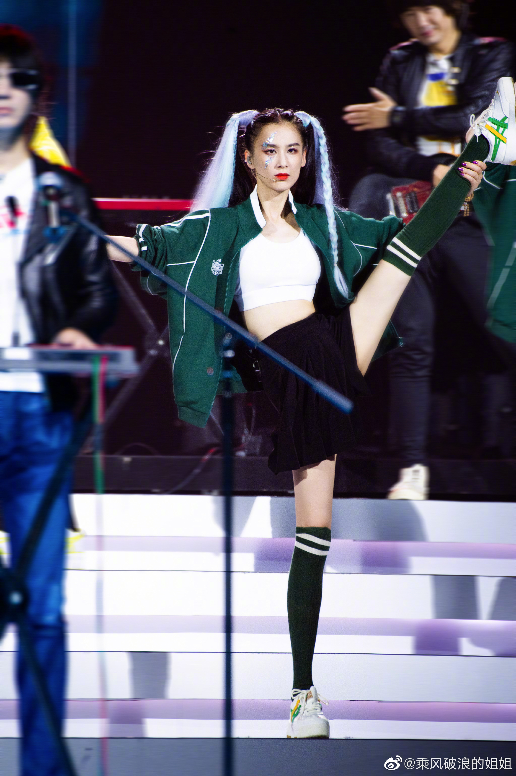 黄圣依发长文告别乘风破浪的姐姐