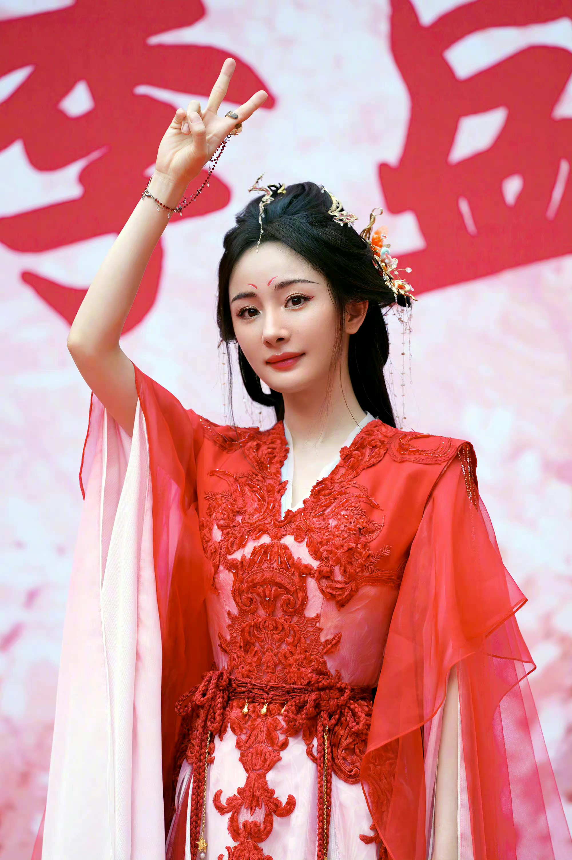 杨幂狐妖小红娘今日份上班路透来啦