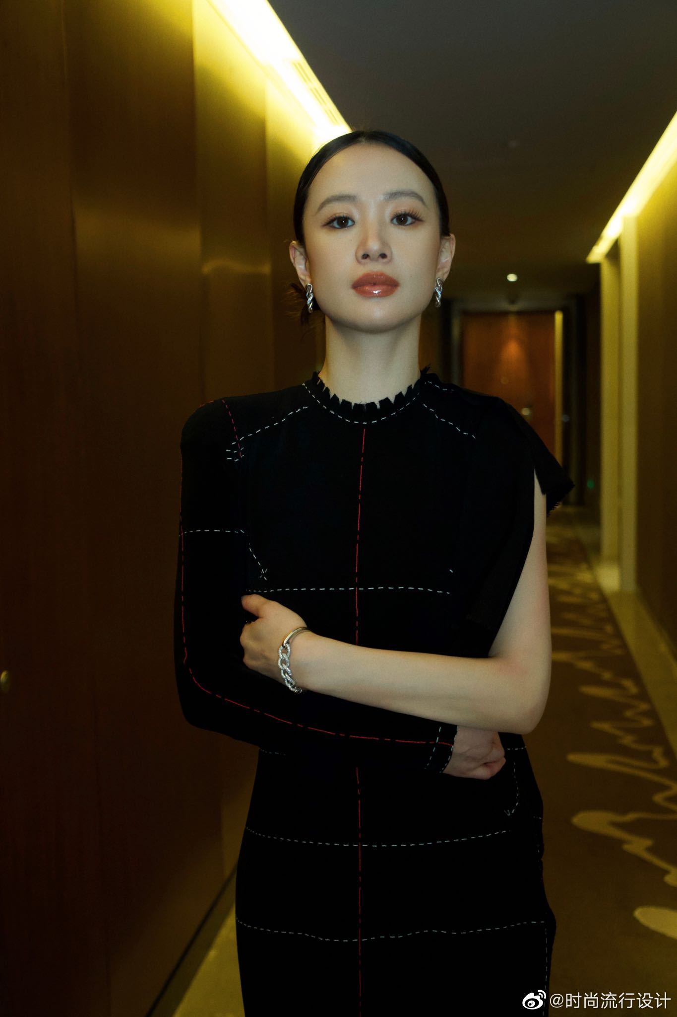 女明星们佩戴精致而不张扬的珠宝