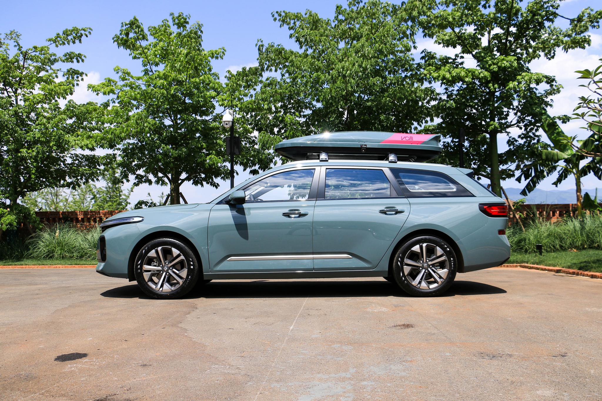 移动大平层享受生活新方式试驾新宝骏valli