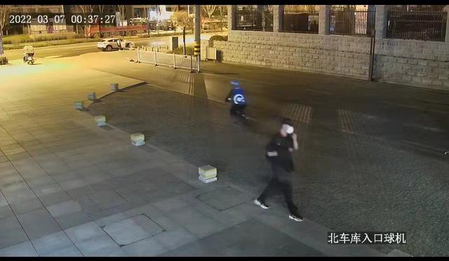 西安25岁开保时捷小伙砸车偷盗，被抓后说只为“寻刺激”休闲区蓝鸢梦想 - Www.slyday.coM