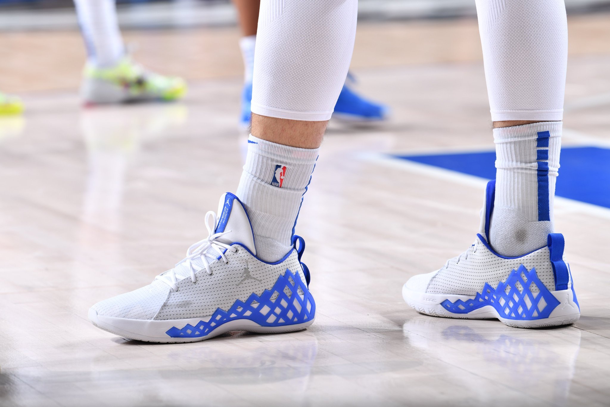 东契奇本赛季上脚air jordan jumpman diamond和air jordan 34配色精