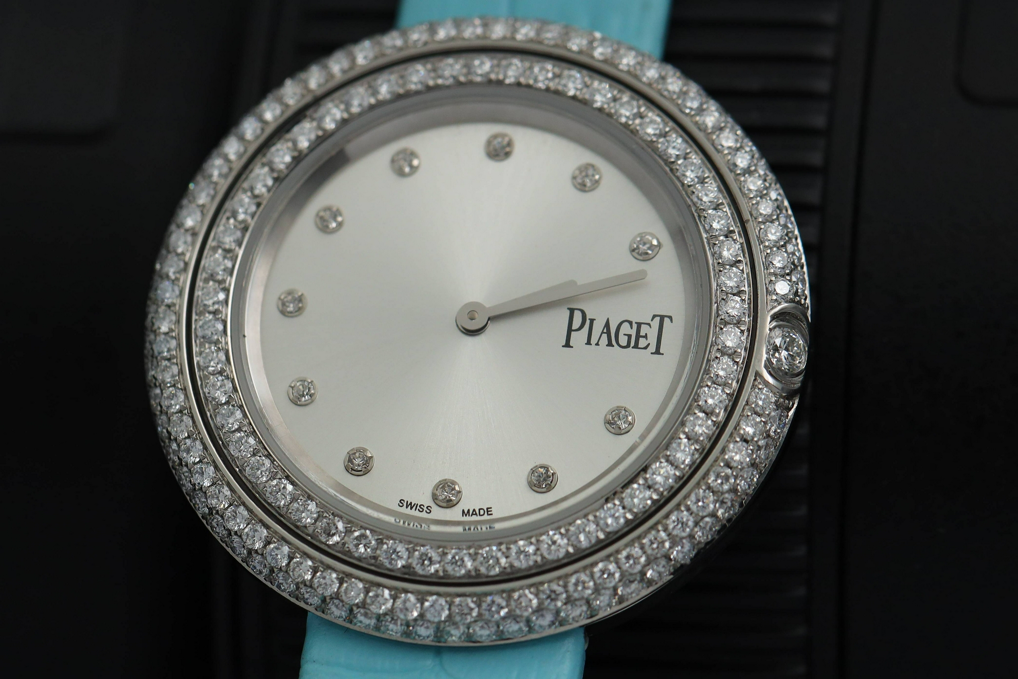 女人要出彩那就戴手表后镶钻改装伯爵possession系列