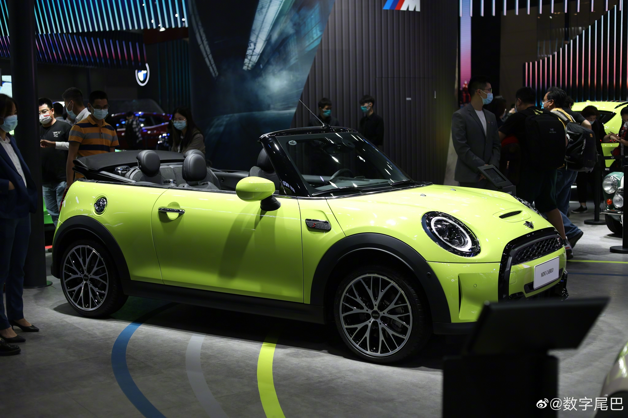 宝马展台大量的mini图二好评鼻孔越来越大也真的是