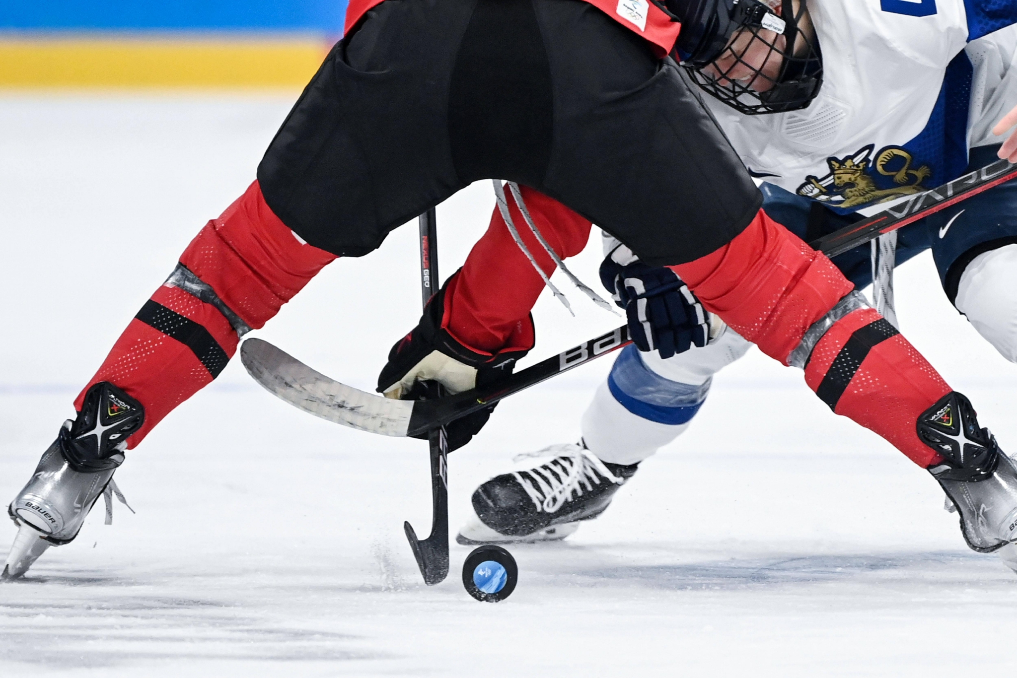 马宁 摄当日,在五棵松体育中心举行的北京2022年冬奥会女子冰球小组赛