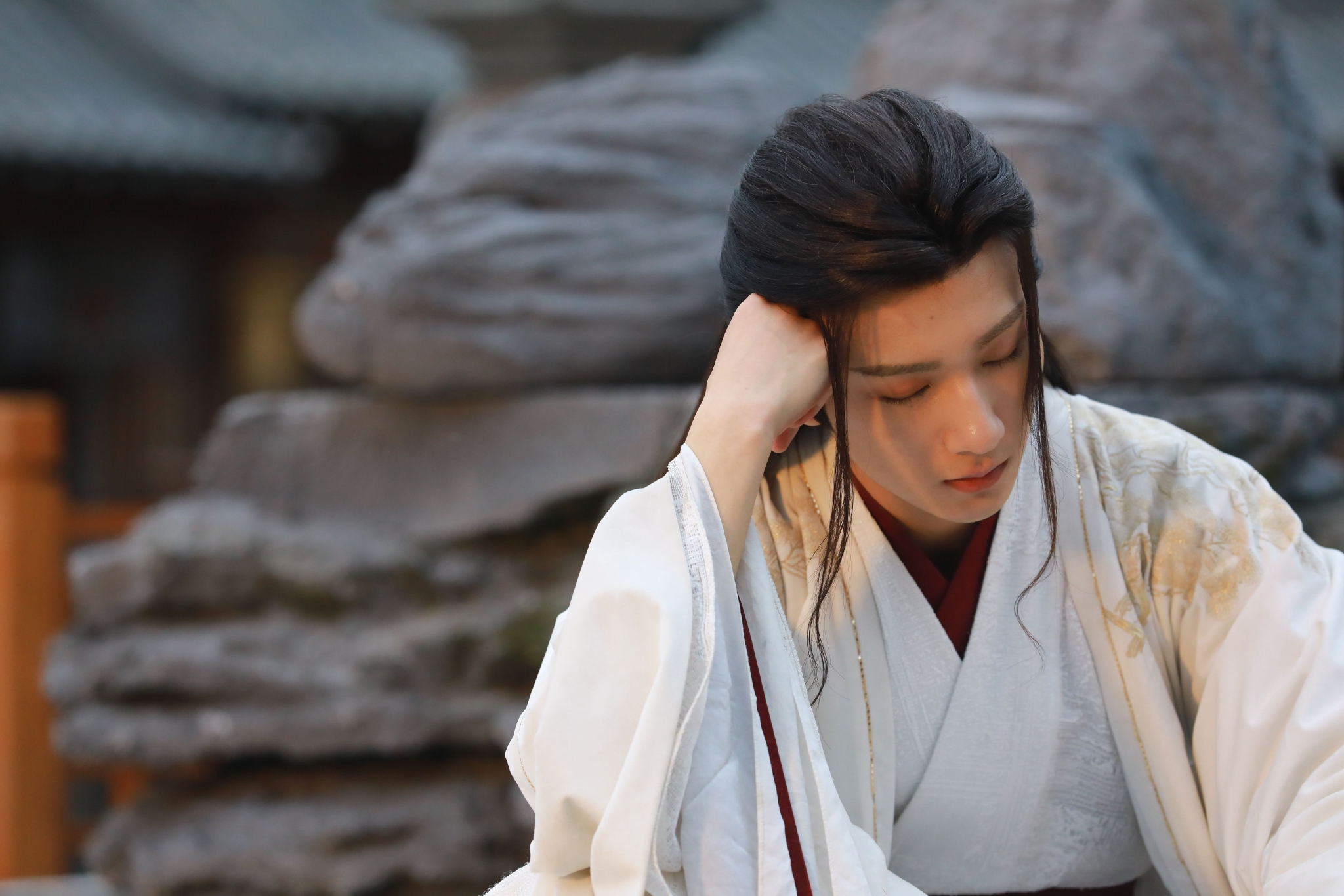 李宏毅武林有侠气白衣撑伞剧照白岳清秀又帅气