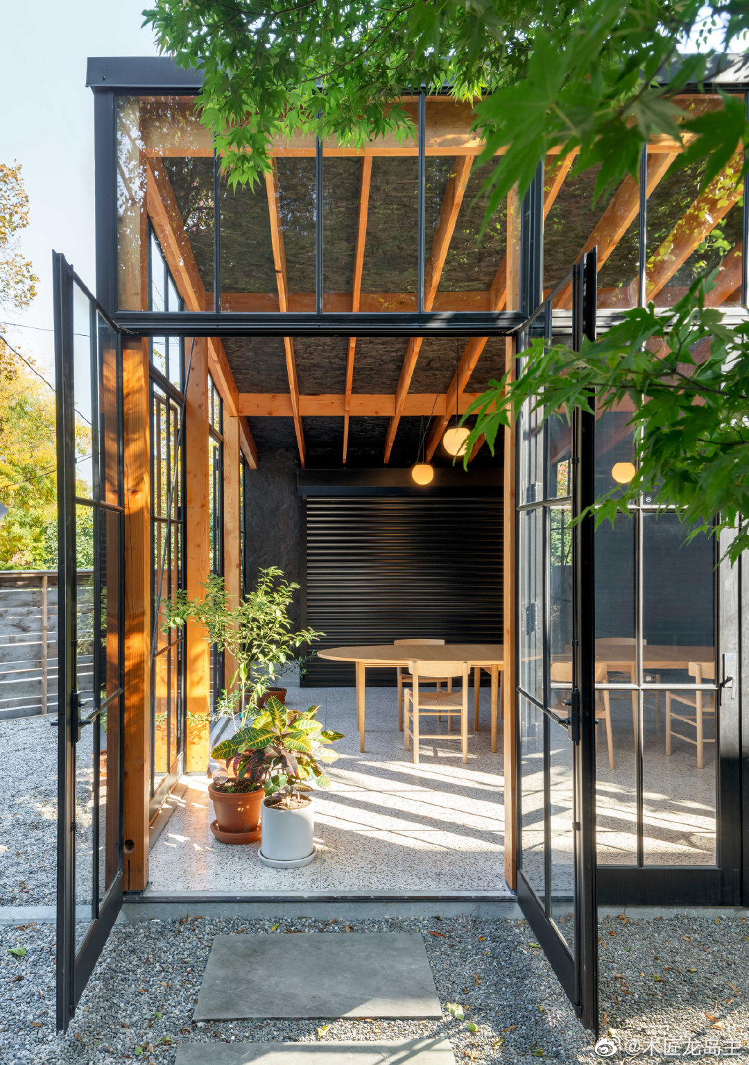欧办公室将多伦多车库改造成车间 温室和餐厅加拿大建筑工作室欧