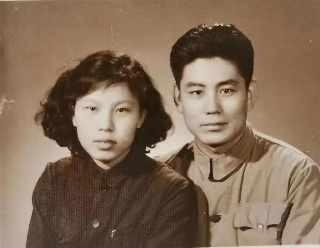 刘秉章是我国知名演员.