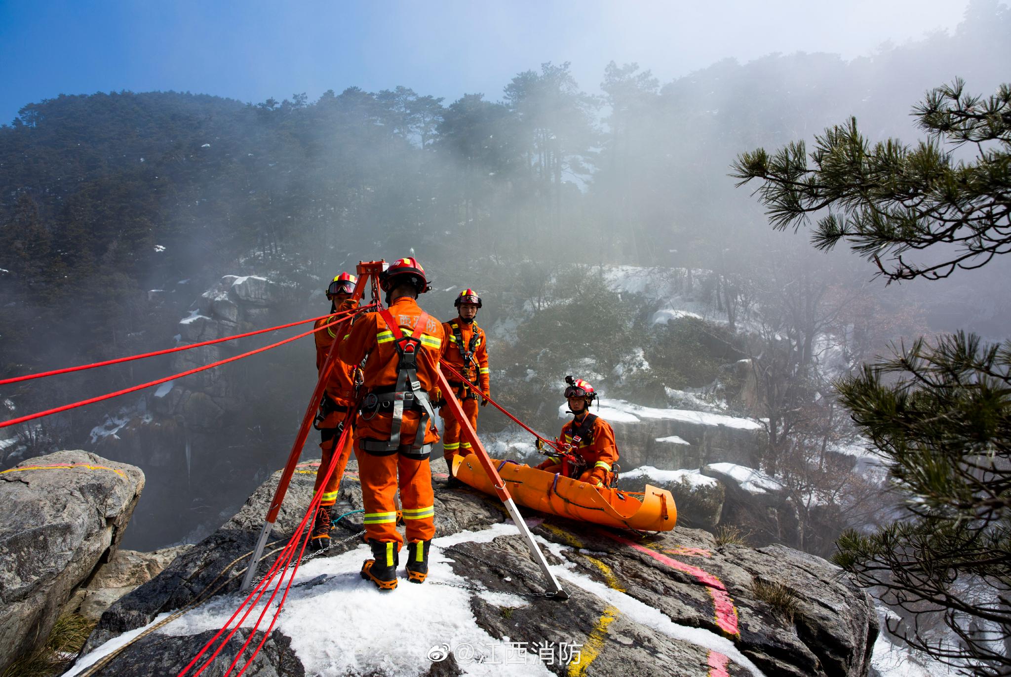 山岳救援装备器材名称图片