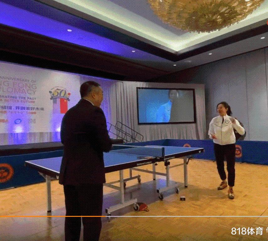 大国风度! 刘国梁西装皮鞋与美国乒协主席比赛, 主动让球1休闲区蓝鸢梦想 - Www.slyday.coM 大国风度! 刘国梁西装皮鞋与美国乒协主席比赛, 主动让球1休闲区蓝鸢梦想 - Www.slyday.coM