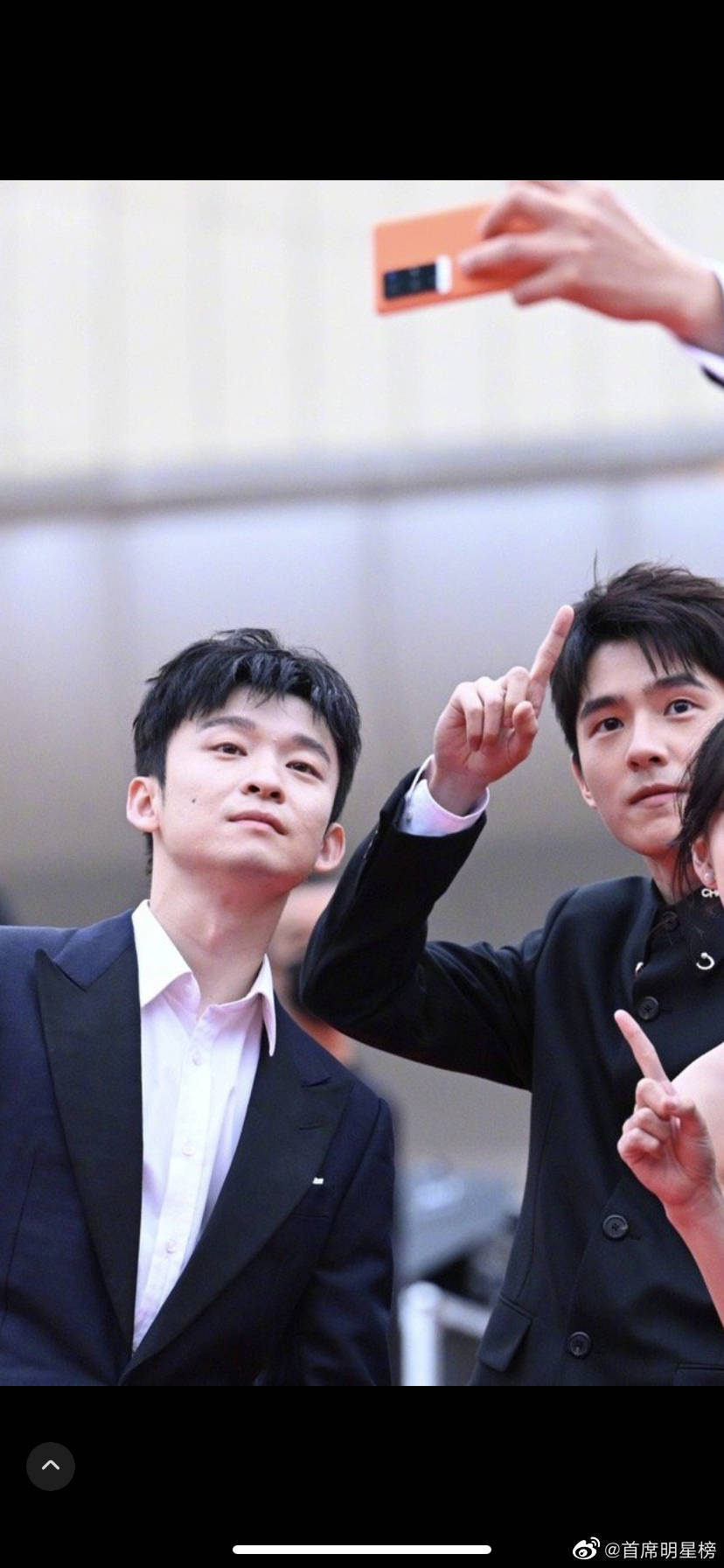 董子健为刘昊然庆生……__财经头条