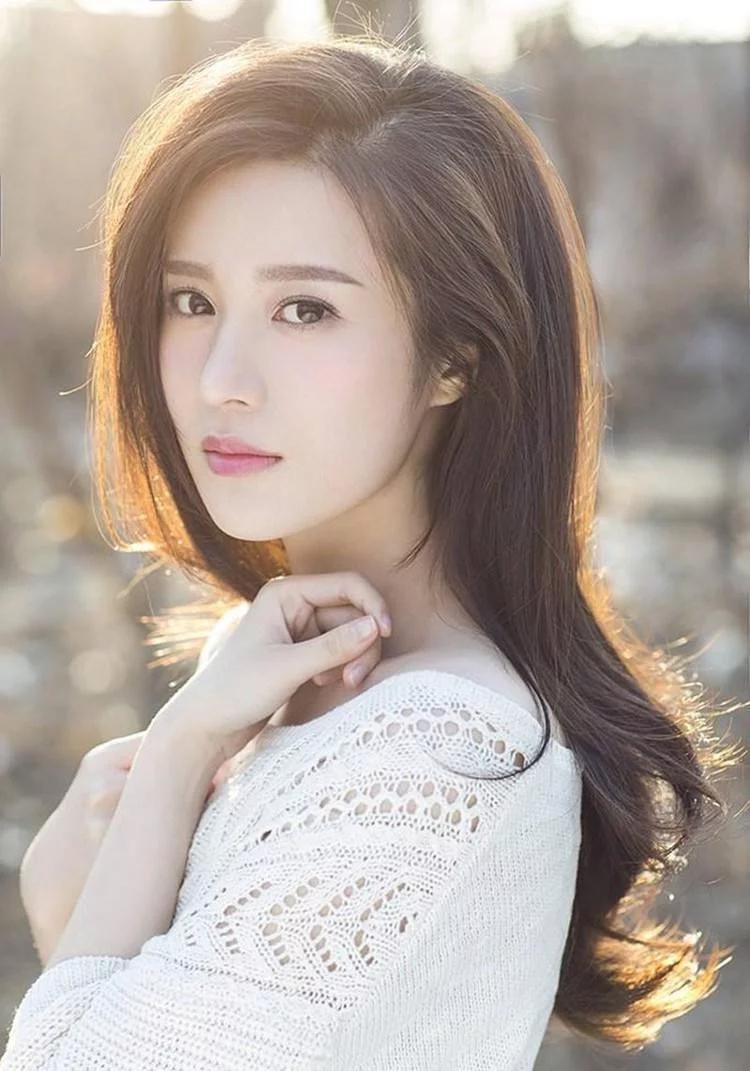 她温婉古典的长相,清新恬淡的气质,出演过中国古代第一美女西施